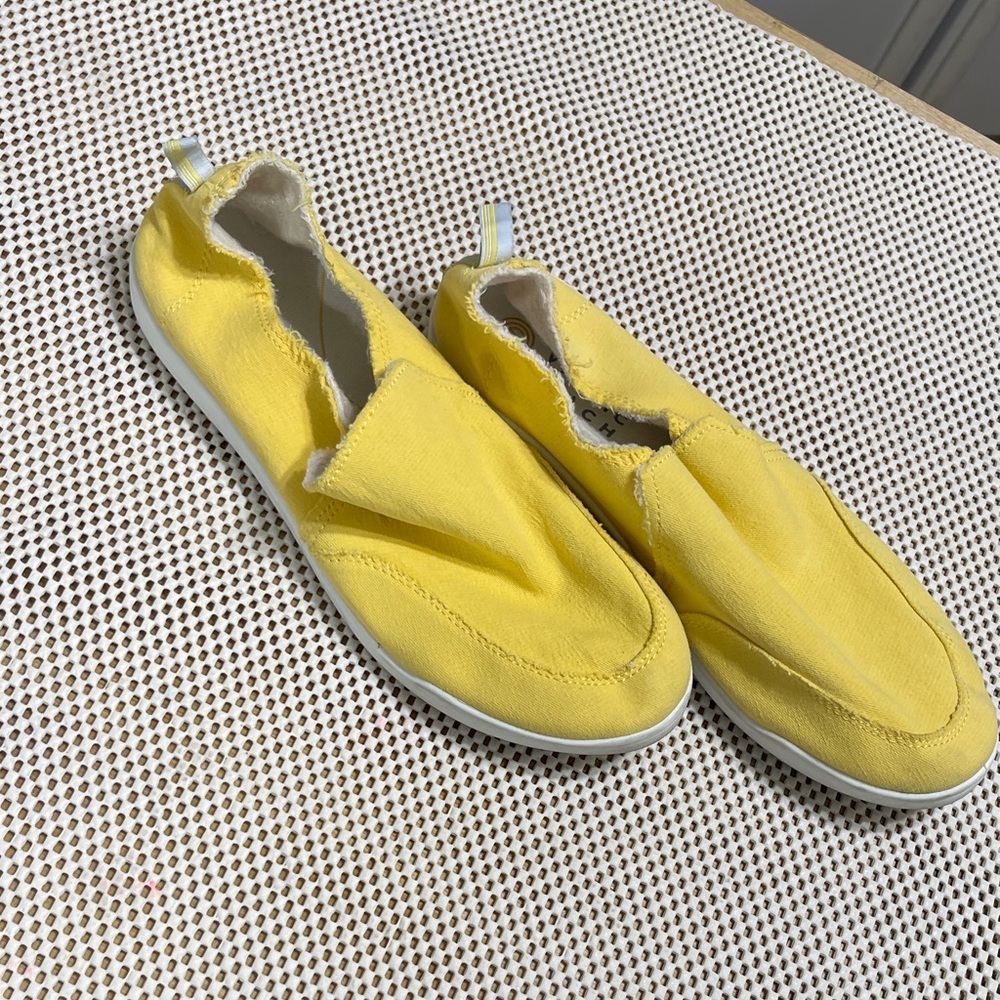 Vionic Beach Yellow Slip Ons - Sz 11